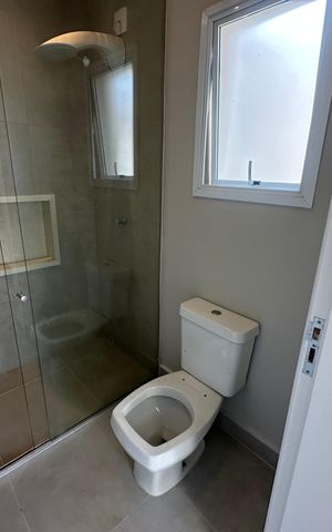Casa para alugar com 412m², 4 quartos e 4 vagas Casa para alugar com 412m², 4 quartos e 4 vagasBanheiro Social