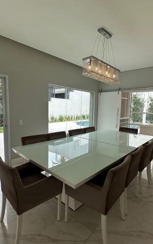 Casa para alugar com 412m², 4 quartos e 4 vagas Casa para alugar com 412m², 4 quartos e 4 vagasSala de Jantar