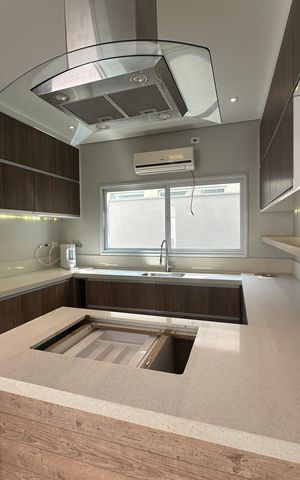 Casa para alugar com 412m², 4 quartos e 4 vagas Casa para alugar com 412m², 4 quartos e 4 vagasCozinha