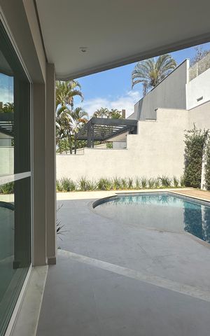 Casa para alugar com 412m², 4 quartos e 4 vagas Casa para alugar com 412m², 4 quartos e 4 vagasPiscina