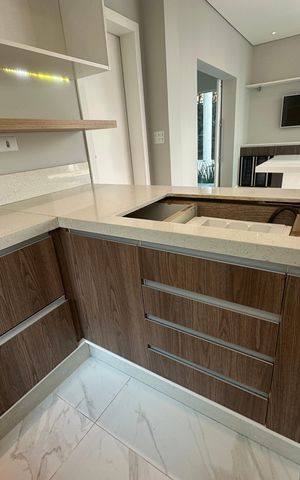 Casa para alugar com 412m², 4 quartos e 4 vagas Casa para alugar com 412m², 4 quartos e 4 vagasCozinha