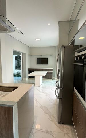 Casa para alugar com 412m², 4 quartos e 4 vagas Casa para alugar com 412m², 4 quartos e 4 vagasCozinha