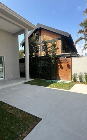 Casa para alugar com 412m², 4 quartos e 4 vagas Casa para alugar com 412m², 4 quartos e 4 vagasPiscina