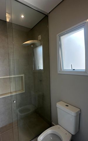 Casa para alugar com 412m², 4 quartos e 4 vagas Casa para alugar com 412m², 4 quartos e 4 vagasBanheiro Social