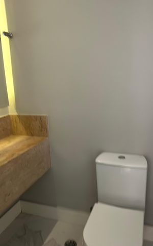 Casa para alugar com 412m², 4 quartos e 4 vagas Casa para alugar com 412m², 4 quartos e 4 vagasLavabo