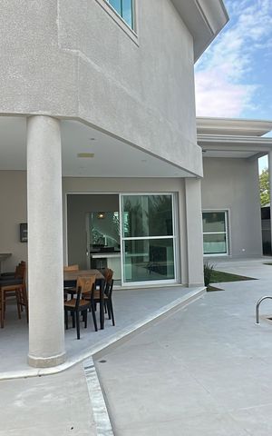 Casa para alugar com 412m², 4 quartos e 4 vagas Casa para alugar com 412m², 4 quartos e 4 vagasPiscina