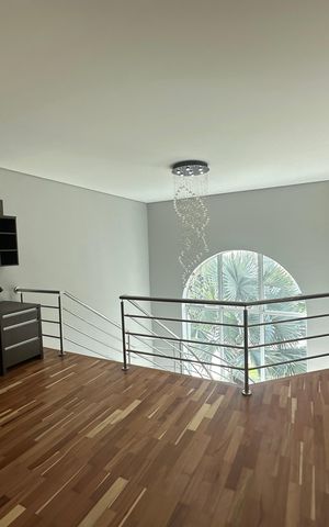 Casa para alugar com 412m², 4 quartos e 4 vagas Casa para alugar com 412m², 4 quartos e 4 vagasHall