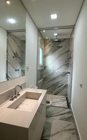 Casa para alugar com 412m², 4 quartos e 4 vagas Casa para alugar com 412m², 4 quartos e 4 vagasBanheiro da Suíte 1