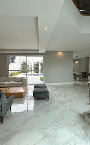 Casa para alugar com 412m², 4 quartos e 4 vagas Casa para alugar com 412m², 4 quartos e 4 vagasSala