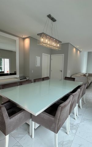 Casa para alugar com 412m², 4 quartos e 4 vagas Casa para alugar com 412m², 4 quartos e 4 vagasSala de Jantar