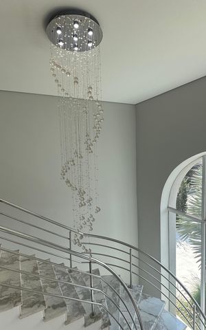 Casa para alugar com 412m², 4 quartos e 4 vagas Casa para alugar com 412m², 4 quartos e 4 vagasEscada