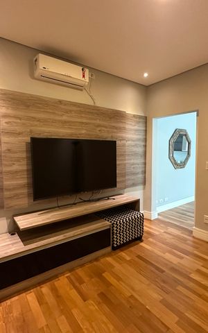 Casa para alugar com 412m², 4 quartos e 4 vagas Casa para alugar com 412m², 4 quartos e 4 vagasSala de TV