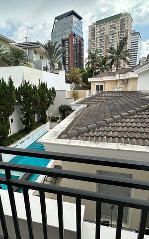 Casa para alugar com 412m², 4 quartos e 4 vagas Casa para alugar com 412m², 4 quartos e 4 vagasSacada