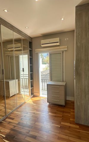 Casa para alugar com 412m², 4 quartos e 4 vagas Casa para alugar com 412m², 4 quartos e 4 vagasCloset