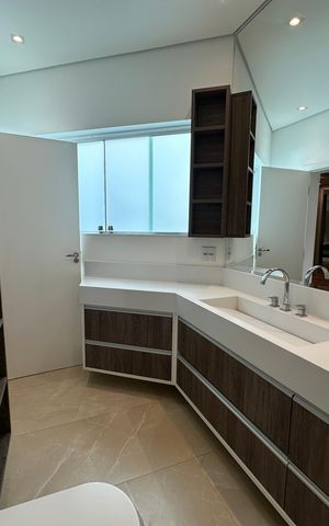 Casa para alugar com 412m², 4 quartos e 4 vagas Casa para alugar com 412m², 4 quartos e 4 vagasBanheiro da Suíte 3