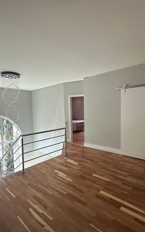 Casa para alugar com 412m², 4 quartos e 4 vagas Casa para alugar com 412m², 4 quartos e 4 vagasHall