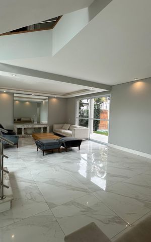Casa para alugar com 412m², 4 quartos e 4 vagas Casa para alugar com 412m², 4 quartos e 4 vagasSala