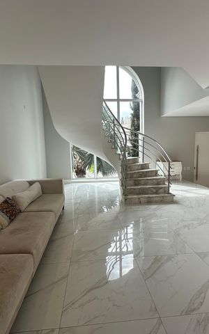 Casa para alugar com 412m², 4 quartos e 4 vagas Casa para alugar com 412m², 4 quartos e 4 vagasSala