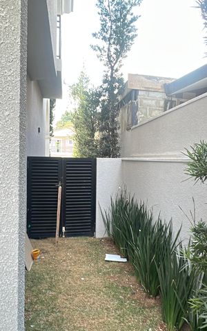 Casa para alugar com 412m², 4 quartos e 4 vagas Casa para alugar com 412m², 4 quartos e 4 vagasQuintal