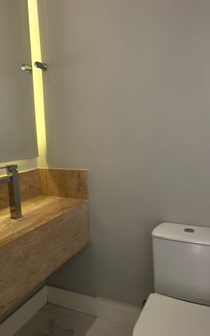 Casa para alugar com 412m², 4 quartos e 4 vagas Casa para alugar com 412m², 4 quartos e 4 vagasLavabo