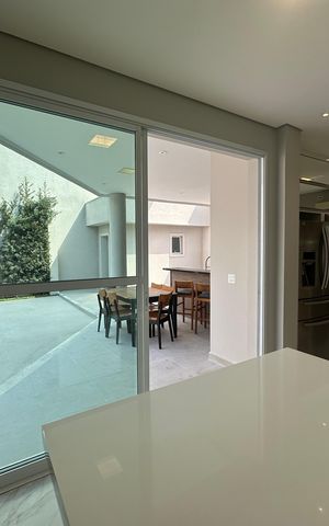 Casa para alugar com 412m², 4 quartos e 4 vagas Casa para alugar com 412m², 4 quartos e 4 vagasCozinha