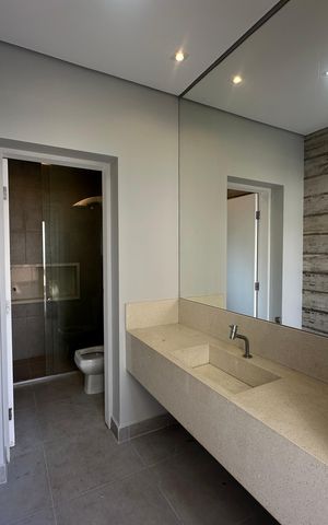 Casa para alugar com 412m², 4 quartos e 4 vagas Casa para alugar com 412m², 4 quartos e 4 vagasBanheiro Social