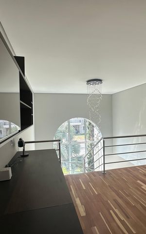 Casa para alugar com 412m², 4 quartos e 4 vagas Casa para alugar com 412m², 4 quartos e 4 vagasHall