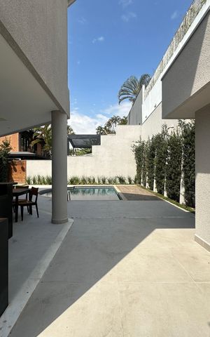 Casa para alugar com 412m², 4 quartos e 4 vagas Casa para alugar com 412m², 4 quartos e 4 vagasQuintal
