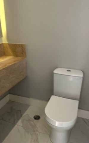 Casa para alugar com 412m², 4 quartos e 4 vagas Casa para alugar com 412m², 4 quartos e 4 vagasLavabo