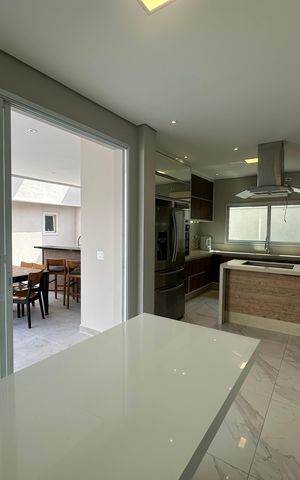 Casa para alugar com 412m², 4 quartos e 4 vagas Casa para alugar com 412m², 4 quartos e 4 vagasCozinha