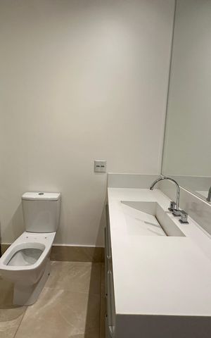 Casa para alugar com 412m², 4 quartos e 4 vagas Casa para alugar com 412m², 4 quartos e 4 vagasBanheiro da Suíte 2