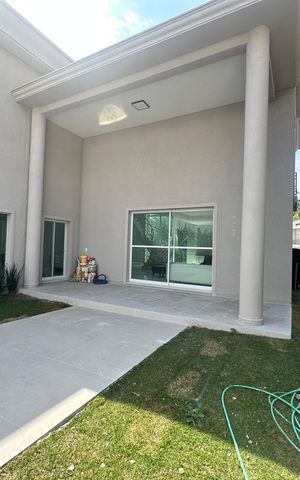 Casa para alugar com 412m², 4 quartos e 4 vagas Casa para alugar com 412m², 4 quartos e 4 vagasQuintal