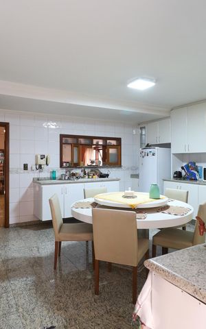 Casa de condomínio à venda com 600m², 6 quartos e 6 vagas Casa de condomínio à venda com 600m², 6 quartos e 6 vagasCozinha
