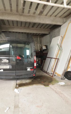 Casa à venda com 293m², 4 quartos e 6 vagasGaragem
