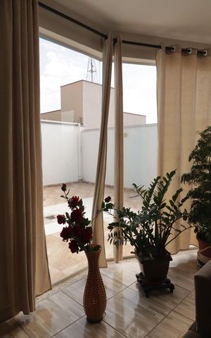 Casa à venda com 293m², 4 quartos e 6 vagasSala