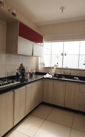 Casa à venda com 293m², 4 quartos e 6 vagasCozinha 