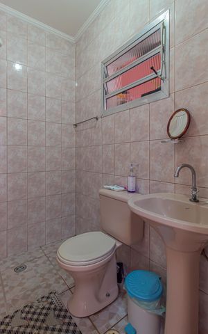 Casa à venda com 400m², 4 quartos e 4 vagas Casa à venda com 400m², 4 quartos e 4 vagasBanheiro de Serviço