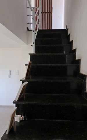 Apartamento à venda com 100m², 2 quartos e 1 vagaEscada