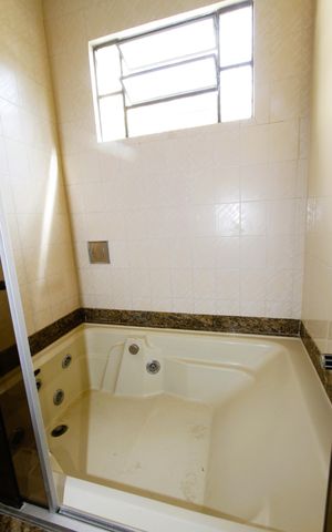 Casa à venda com 366m², 4 quartos e 6 vagasBanheiro da Suíte 1