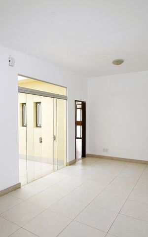 Casa à venda com 366m², 4 quartos e 6 vagasSala