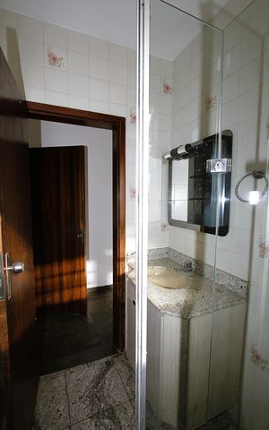 Casa à venda com 366m², 4 quartos e 6 vagasBanheiro Social 2