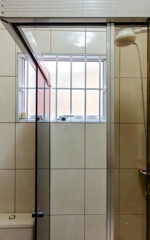 Casa à venda com 192m², 3 quartos e 5 vagas Casa à venda com 192m², 3 quartos e 5 vagasSuíte 1 - Banheiro