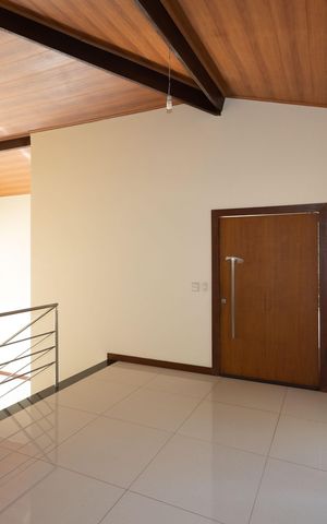 Casa de condomínio à venda com 320m², 3 quartos e 4 vagasSala