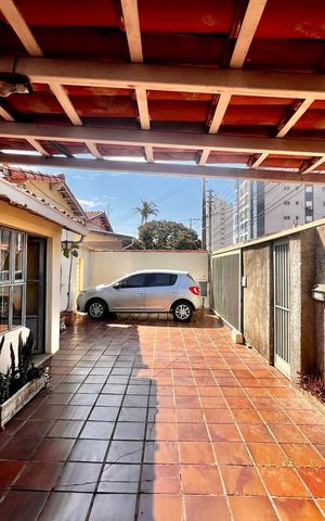 Casa para alugar com 141m², 3 quartos e 4 vagas Casa para alugar com 141m², 3 quartos e 4 vagasFachada da casa