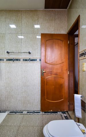 Casa de condomínio à venda com 625m², 4 quartos e 2 vagas Casa de condomínio à venda com 625m², 4 quartos e 2 vagasBanheiro Social 1