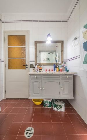 Casa à venda com 190m², 3 quartos e 2 vagasBanheiro Social