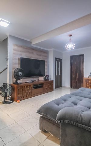 Casa à venda com 190m², 3 quartos e 2 vagasSala
