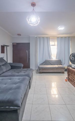 Casa à venda com 190m², 3 quartos e 2 vagasSala