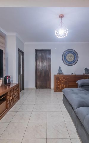Casa à venda com 190m², 3 quartos e 2 vagasSala
