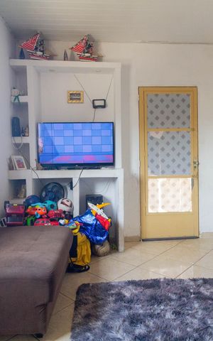 Casa à venda com 150m², 4 quartos e 2 vagas Casa à venda com 150m², 4 quartos e 2 vagasSala